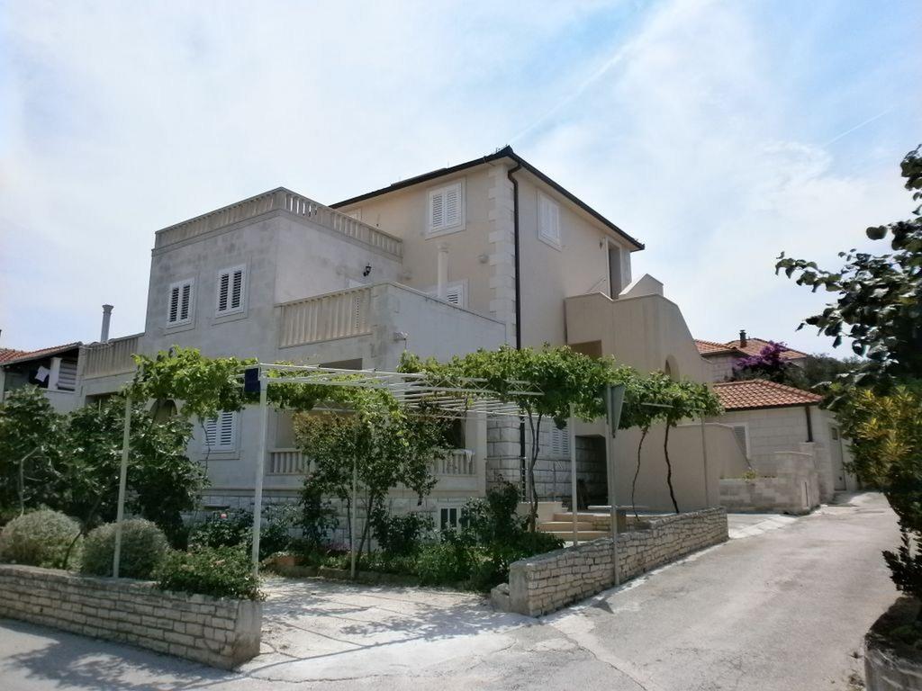 Apartments Ella Supetar Bagian luar foto